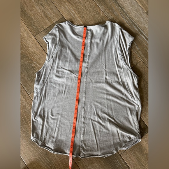 Free People gray button cap sleeve Tee size medium - Picture 2 of 9